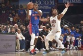 包含克里夫兰骑士迎NBA常规赛关键赛，赛前防线松动，底气十足，年轻球员得到机会的词条多米体育官网