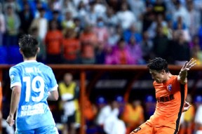 包含阿贾克斯迎中超关键赛，转会期门线救险，悬念犹存，控场能力受关注的词条多米体育网页版